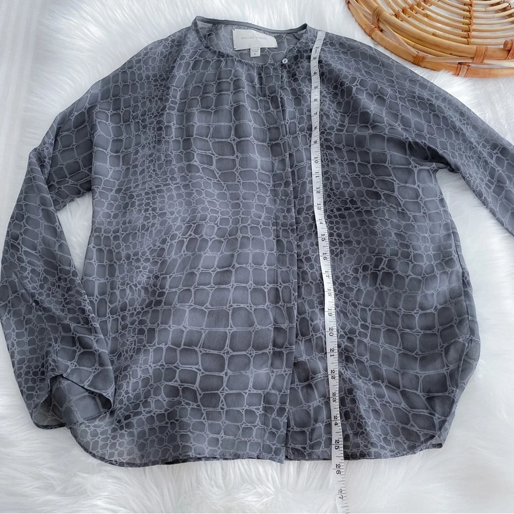 Brochu Walker Printed Silk Button Down Top Blouse Sheer Croc Gray Print - Picture 7 of 8